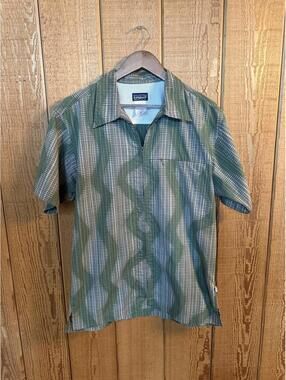 Rare, vintage 2006 Patagonia Rhythm short-sleeve full-zip shirt Medium